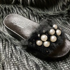 Faux Fur & Pearls Slides